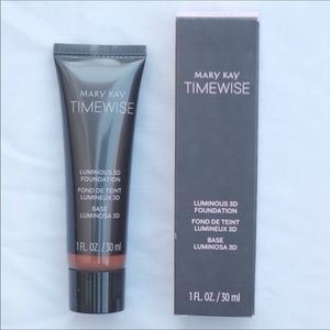 Mary Kay Luminous 3D foundation, new in box